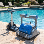 ECOKIT scale — Robot piscine électrique Dolphin MS4 au bord de la piscine